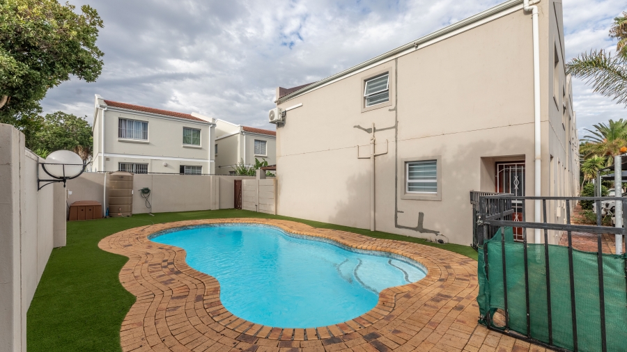 2 Bedroom Property for Sale in Parklands Western Cape